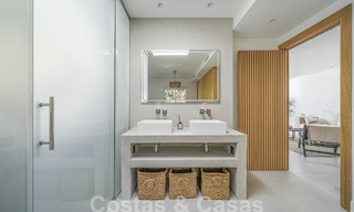 Penthouse luxueusement rénové à vendre avec terrasse spacieuse dans le resort de golf La Quinta, Benahavis - Marbella 53814 