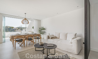 Penthouse luxueusement rénové à vendre avec terrasse spacieuse dans le resort de golf La Quinta, Benahavis - Marbella 53815 
