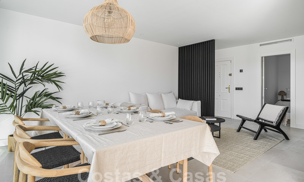 Penthouse luxueusement rénové à vendre avec terrasse spacieuse dans le resort de golf La Quinta, Benahavis - Marbella 53819