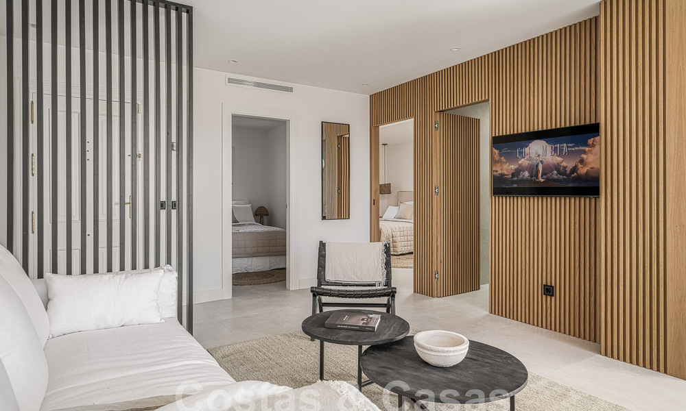 Penthouse luxueusement rénové à vendre avec terrasse spacieuse dans le resort de golf La Quinta, Benahavis - Marbella 53825