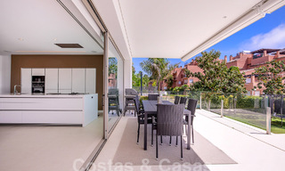 Villa moderne de luxe à vendre, prête à emménager, à quelques pas de la plage prés un quartier privilégié de Guadalmina Baja, Marbella - Estepona 53846 