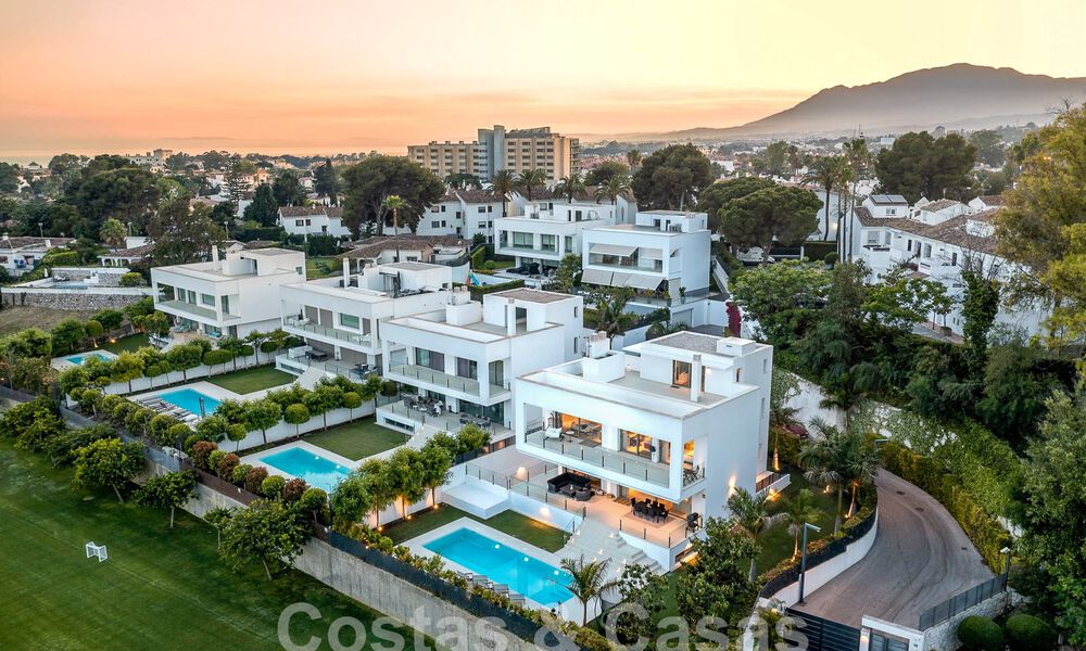 Villa moderne de luxe à vendre, prête à emménager, à quelques pas de la plage prés un quartier privilégié de Guadalmina Baja, Marbella - Estepona 53855