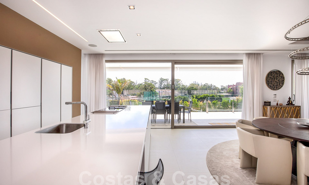 Villa moderne de luxe à vendre, prête à emménager, à quelques pas de la plage prés un quartier privilégié de Guadalmina Baja, Marbella - Estepona 53860
