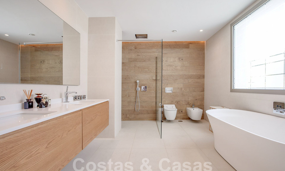 Villa moderne de luxe à vendre, prête à emménager, à quelques pas de la plage prés un quartier privilégié de Guadalmina Baja, Marbella - Estepona 53863