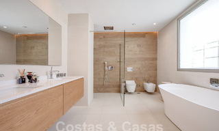 Villa moderne de luxe à vendre, prête à emménager, à quelques pas de la plage prés un quartier privilégié de Guadalmina Baja, Marbella - Estepona 53863 