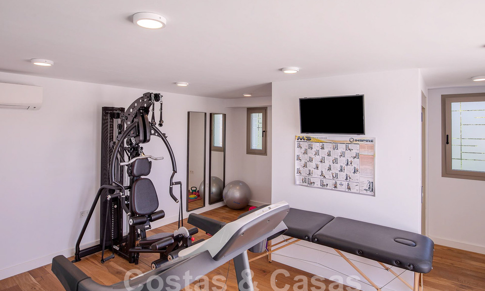 Villa moderne de luxe à vendre, prête à emménager, à quelques pas de la plage prés un quartier privilégié de Guadalmina Baja, Marbella - Estepona 53870