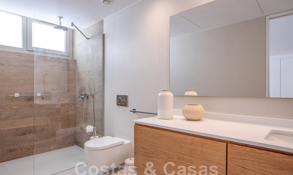Villa moderne de luxe à vendre, prête à emménager, à quelques pas de la plage prés un quartier privilégié de Guadalmina Baja, Marbella - Estepona 53873
