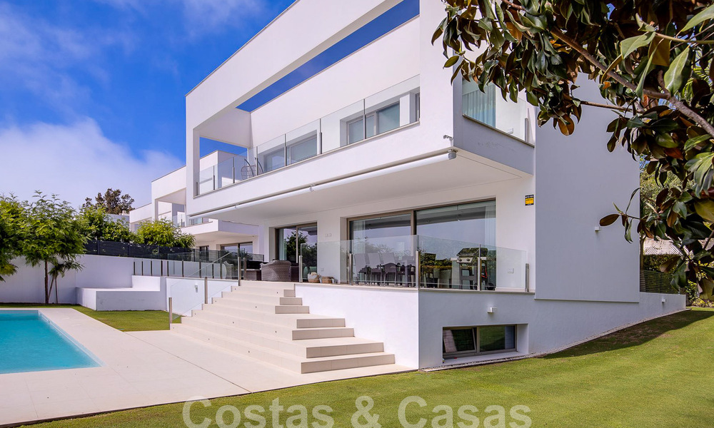 Villa moderne de luxe à vendre, prête à emménager, à quelques pas de la plage prés un quartier privilégié de Guadalmina Baja, Marbella - Estepona 53876