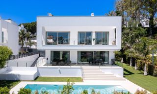 Villa moderne de luxe à vendre, prête à emménager, à quelques pas de la plage prés un quartier privilégié de Guadalmina Baja, Marbella - Estepona 53877 