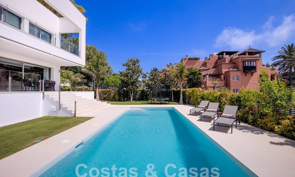 Villa moderne de luxe à vendre, prête à emménager, à quelques pas de la plage prés un quartier privilégié de Guadalmina Baja, Marbella - Estepona 53882