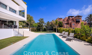 Villa moderne de luxe à vendre, prête à emménager, à quelques pas de la plage prés un quartier privilégié de Guadalmina Baja, Marbella - Estepona 53882 