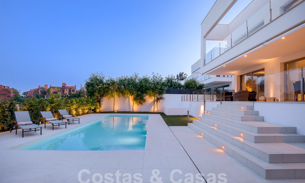 Villa moderne de luxe à vendre, prête à emménager, à quelques pas de la plage prés un quartier privilégié de Guadalmina Baja, Marbella - Estepona 53883