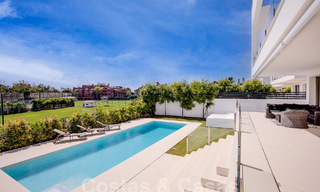 Villa moderne de luxe à vendre, prête à emménager, à quelques pas de la plage prés un quartier privilégié de Guadalmina Baja, Marbella - Estepona 53884 