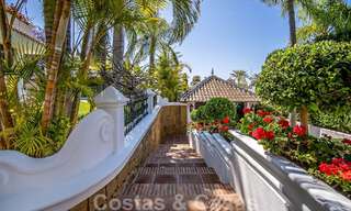 Elégante villa andalouse de luxe à vendre à deux pas de la plage dans l'urbanisation convoitée de Bahia de Marbella 51877 