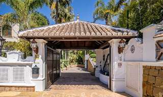 Elégante villa andalouse de luxe à vendre à deux pas de la plage dans l'urbanisation convoitée de Bahia de Marbella 51879 