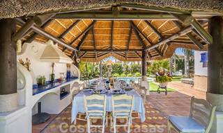 Elégante villa andalouse de luxe à vendre à deux pas de la plage dans l'urbanisation convoitée de Bahia de Marbella 51881 
