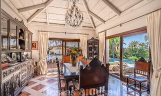 Elégante villa andalouse de luxe à vendre à deux pas de la plage dans l'urbanisation convoitée de Bahia de Marbella 51883 