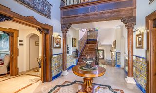 Elégante villa andalouse de luxe à vendre à deux pas de la plage dans l'urbanisation convoitée de Bahia de Marbella 51884 