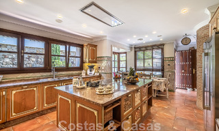 Elégante villa andalouse de luxe à vendre à deux pas de la plage dans l'urbanisation convoitée de Bahia de Marbella 51885 