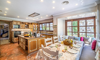 Elégante villa andalouse de luxe à vendre à deux pas de la plage dans l'urbanisation convoitée de Bahia de Marbella 51886 