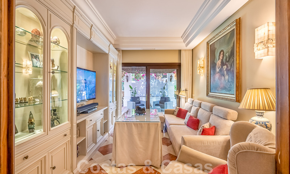 Elégante villa andalouse de luxe à vendre à deux pas de la plage dans l'urbanisation convoitée de Bahia de Marbella 51889