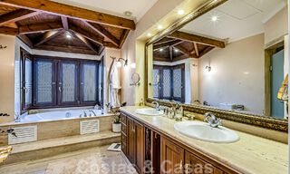 Elégante villa andalouse de luxe à vendre à deux pas de la plage dans l'urbanisation convoitée de Bahia de Marbella 51896 