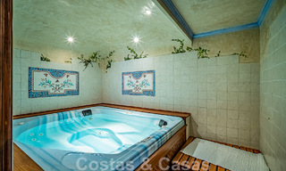 Elégante villa andalouse de luxe à vendre à deux pas de la plage dans l'urbanisation convoitée de Bahia de Marbella 51899 