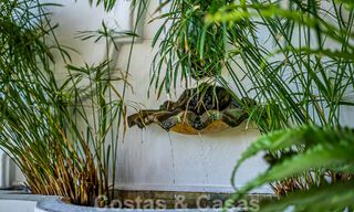 Elégante villa andalouse de luxe à vendre à deux pas de la plage dans l'urbanisation convoitée de Bahia de Marbella 51904 