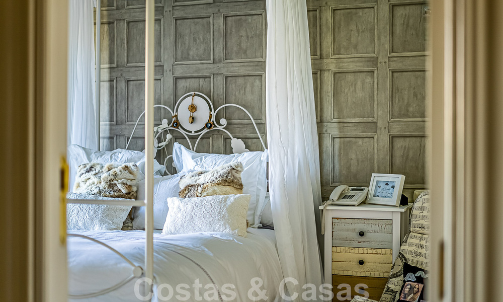 Elégante villa andalouse de luxe à vendre à deux pas de la plage dans l'urbanisation convoitée de Bahia de Marbella 51905