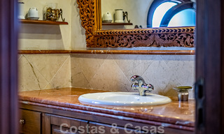 Elégante villa andalouse de luxe à vendre à deux pas de la plage dans l'urbanisation convoitée de Bahia de Marbella 51906 