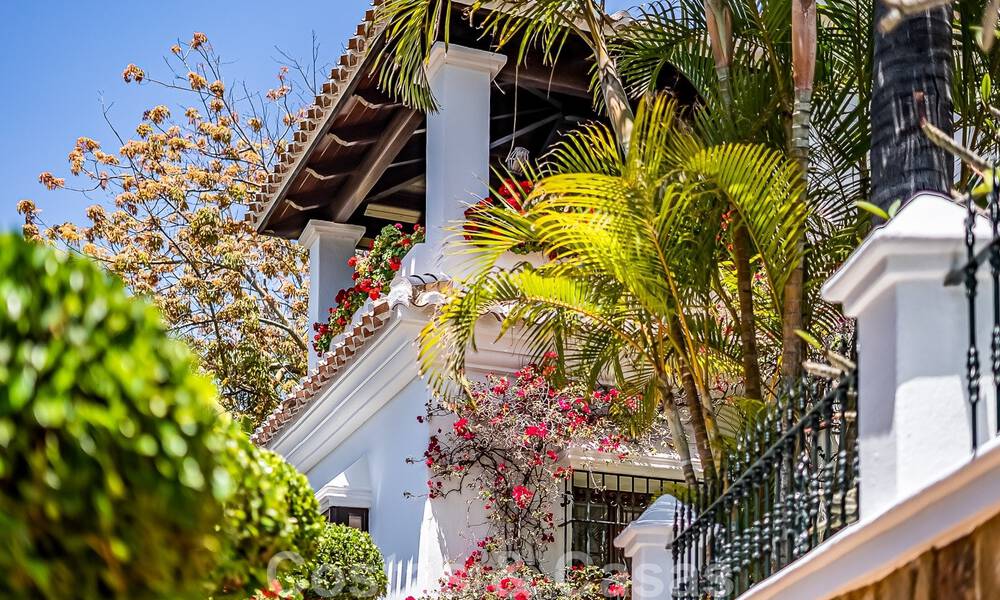 Elégante villa andalouse de luxe à vendre à deux pas de la plage dans l'urbanisation convoitée de Bahia de Marbella 51908