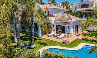 Elégante villa andalouse de luxe à vendre à deux pas de la plage dans l'urbanisation convoitée de Bahia de Marbella 51909 