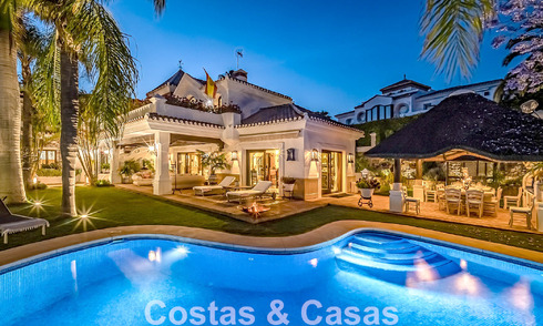 Elégante villa andalouse de luxe à vendre à deux pas de la plage dans l'urbanisation convoitée de Bahia de Marbella 51916