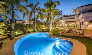 Elégante villa andalouse de luxe à vendre à deux pas de la plage dans l'urbanisation convoitée de Bahia de Marbella 51917 