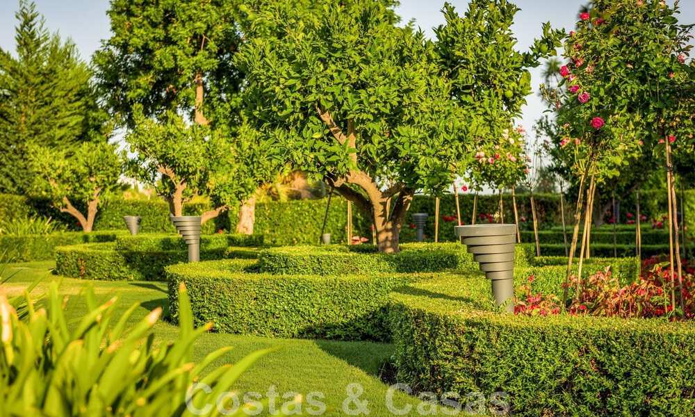 Majestueuse villa de luxe à vendre avec 7 chambres à coucher dans une urbanisation exclusive à l'est du centre de Marbella 51972