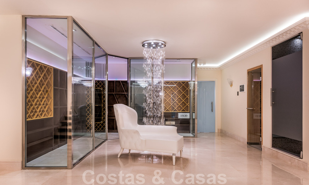 Majestueuse villa de luxe à vendre avec 7 chambres à coucher dans une urbanisation exclusive à l'est du centre de Marbella 51973