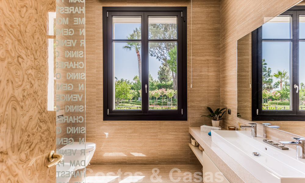 Majestueuse villa de luxe à vendre avec 7 chambres à coucher dans une urbanisation exclusive à l'est du centre de Marbella 51976