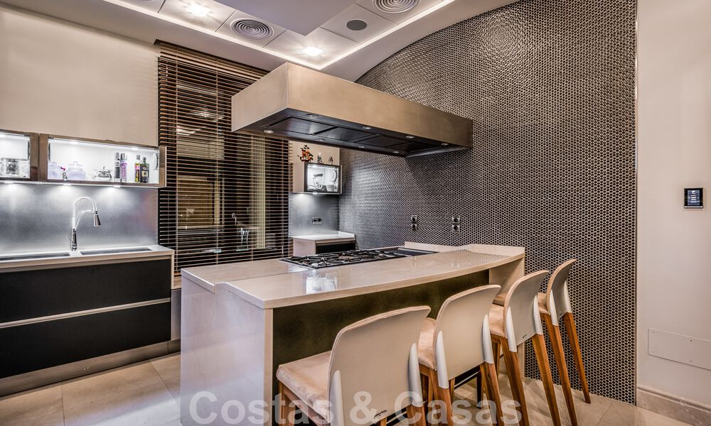 Majestueuse villa de luxe à vendre avec 7 chambres à coucher dans une urbanisation exclusive à l'est du centre de Marbella 51993