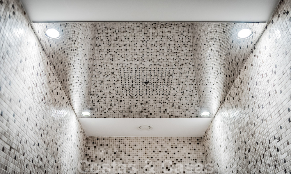 Majestueuse villa de luxe à vendre avec 7 chambres à coucher dans une urbanisation exclusive à l'est du centre de Marbella 51995