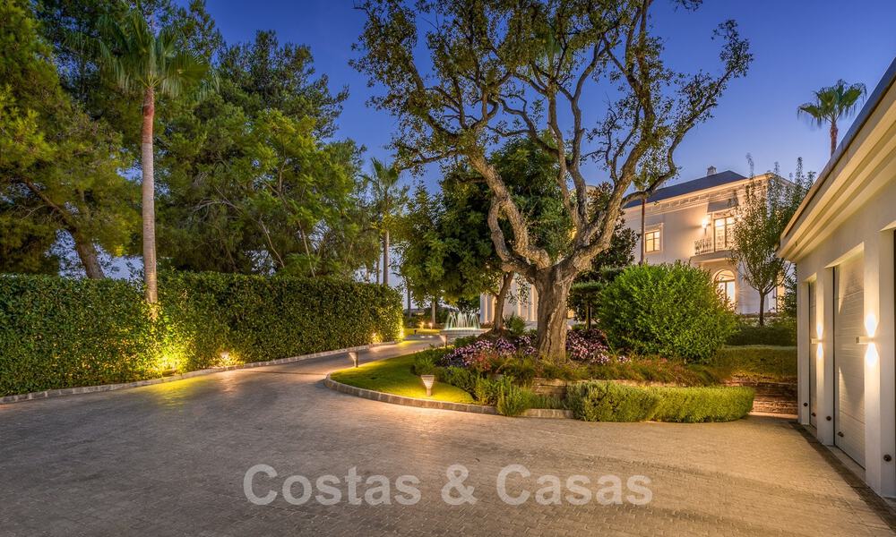 Majestueuse villa de luxe à vendre avec 7 chambres à coucher dans une urbanisation exclusive à l'est du centre de Marbella 51996