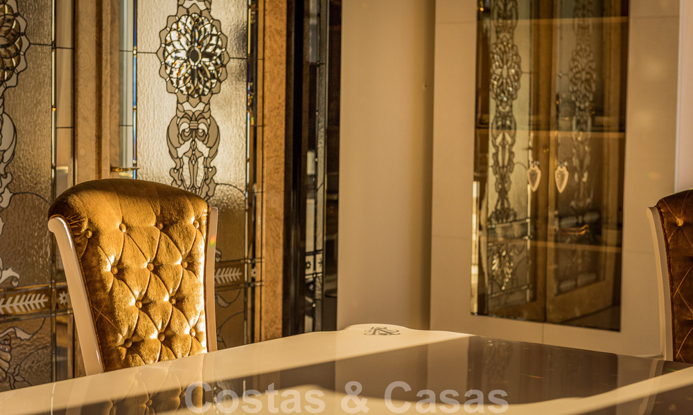 Majestueuse villa de luxe à vendre avec 7 chambres à coucher dans une urbanisation exclusive à l'est du centre de Marbella 51999