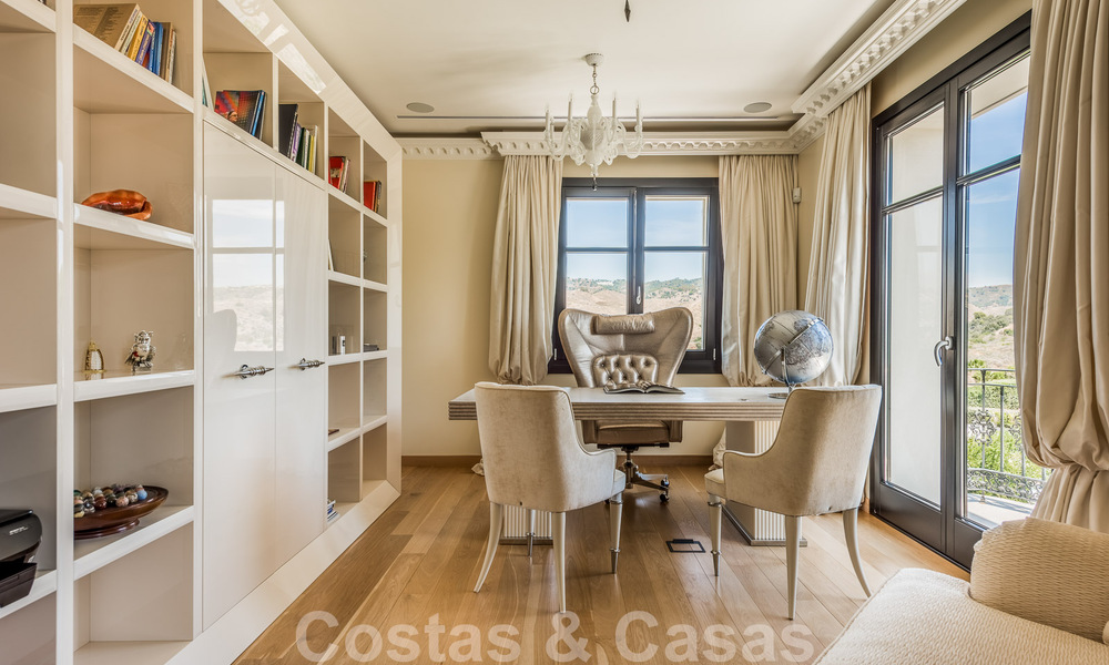 Majestueuse villa de luxe à vendre avec 7 chambres à coucher dans une urbanisation exclusive à l'est du centre de Marbella 52000