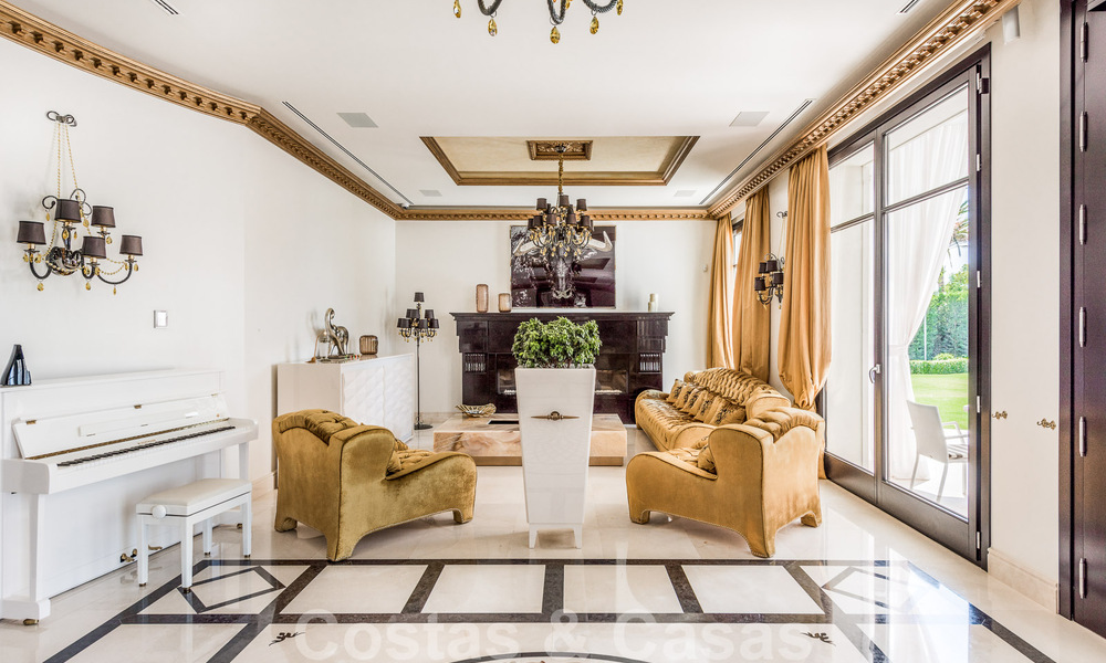 Majestueuse villa de luxe à vendre avec 7 chambres à coucher dans une urbanisation exclusive à l'est du centre de Marbella 52008