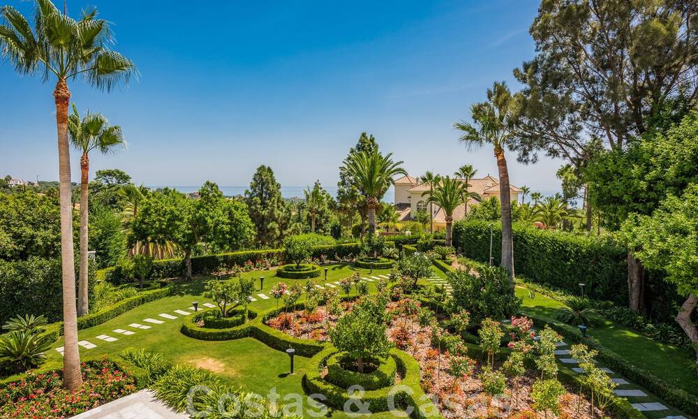 Majestueuse villa de luxe à vendre avec 7 chambres à coucher dans une urbanisation exclusive à l'est du centre de Marbella 52012