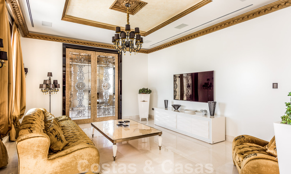 Majestueuse villa de luxe à vendre avec 7 chambres à coucher dans une urbanisation exclusive à l'est du centre de Marbella 52014