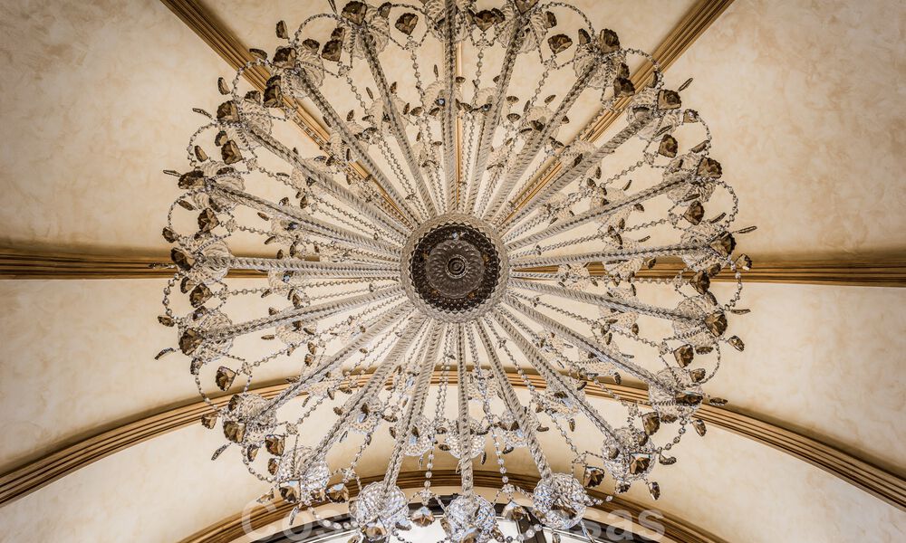 Majestueuse villa de luxe à vendre avec 7 chambres à coucher dans une urbanisation exclusive à l'est du centre de Marbella 52018