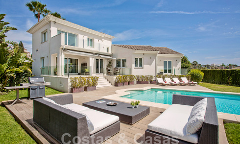 Villa contemporaine de luxe à vendre avec architecture méditerranéenne à l'est du centre de Marbella 53321