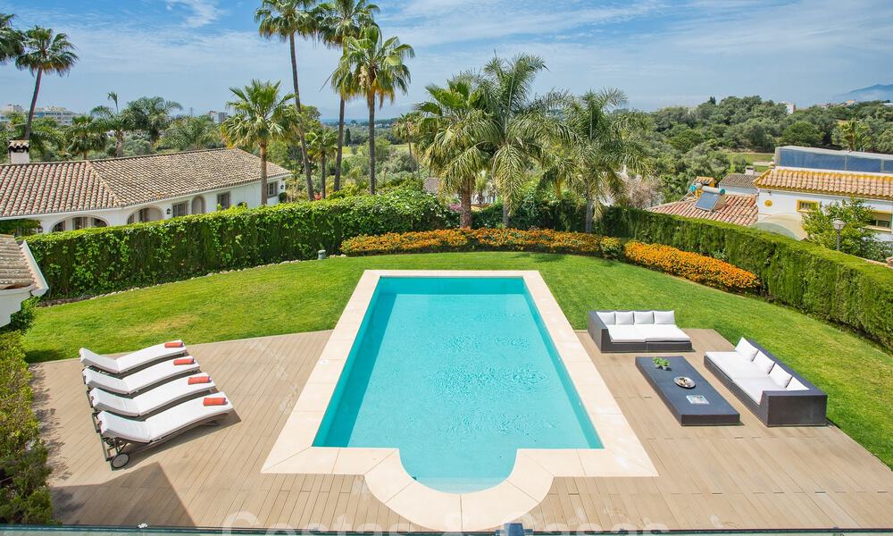 Villa contemporaine de luxe à vendre avec architecture méditerranéenne à l'est du centre de Marbella 53323
