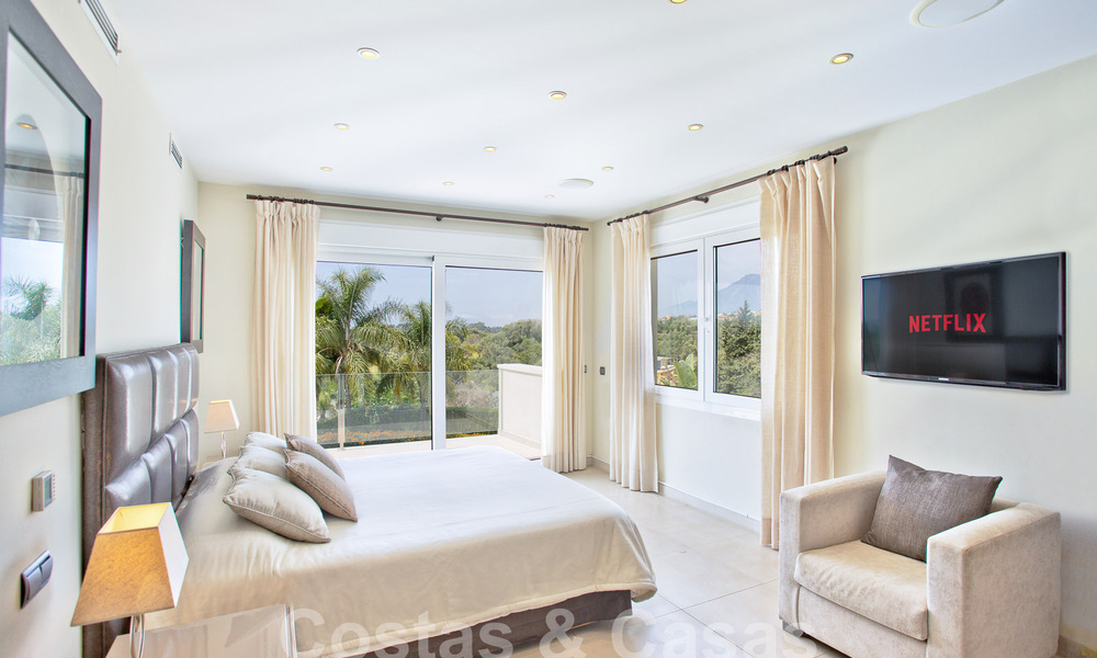 Villa contemporaine de luxe à vendre avec architecture méditerranéenne à l'est du centre de Marbella 53325