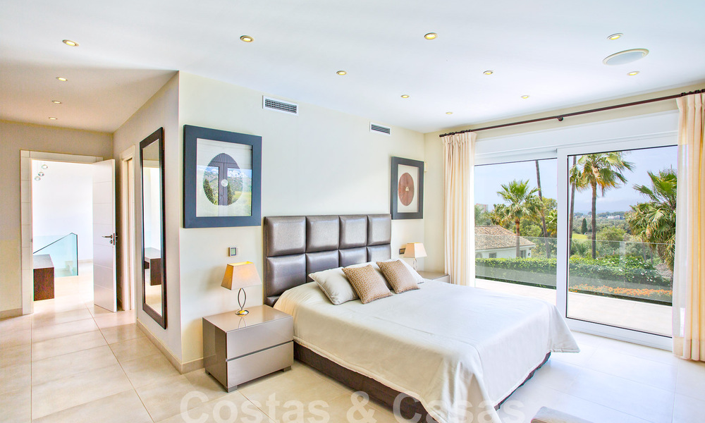 Villa contemporaine de luxe à vendre avec architecture méditerranéenne à l'est du centre de Marbella 53326